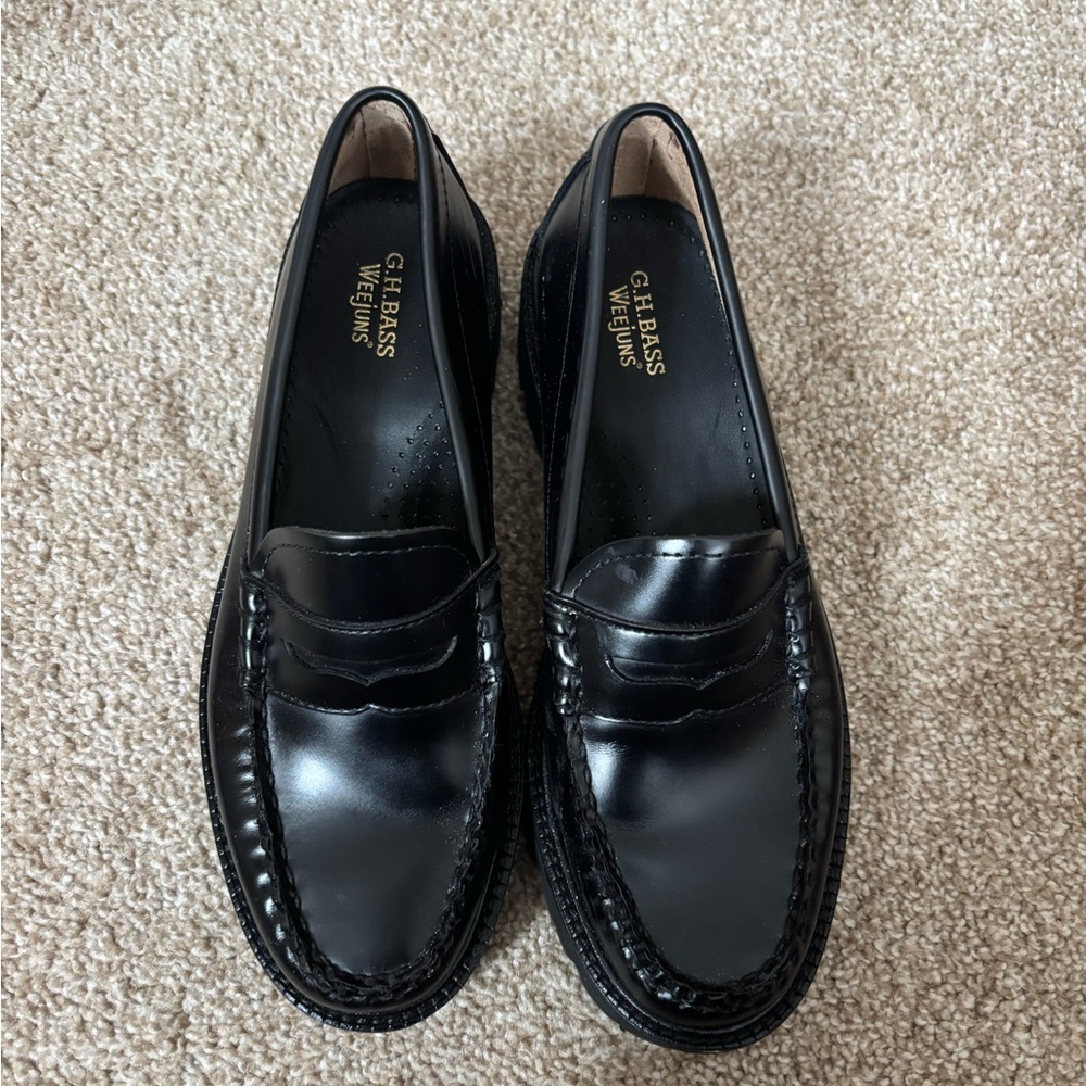 G.H. Bass Black Leather Weejuns Whitney Loafers - Picture 2 of 7